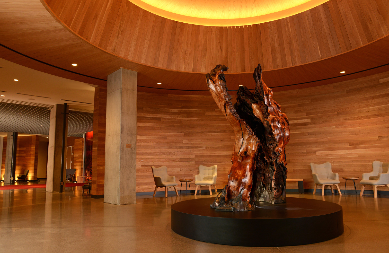 Hotel-Indigo-lobby-sculpture