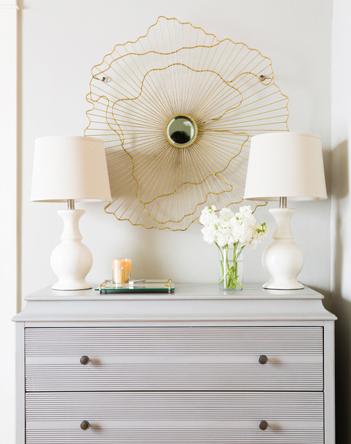 bachelor lamps and dresser
