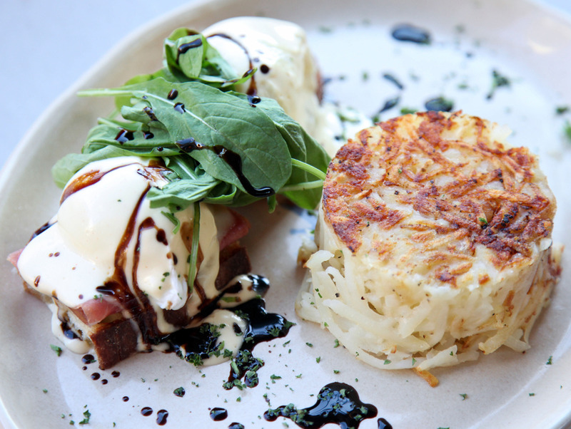 Snooze eggs Benedict