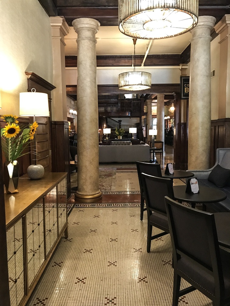 boulderado lobby seating