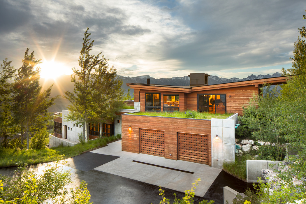 grand outlook exterior