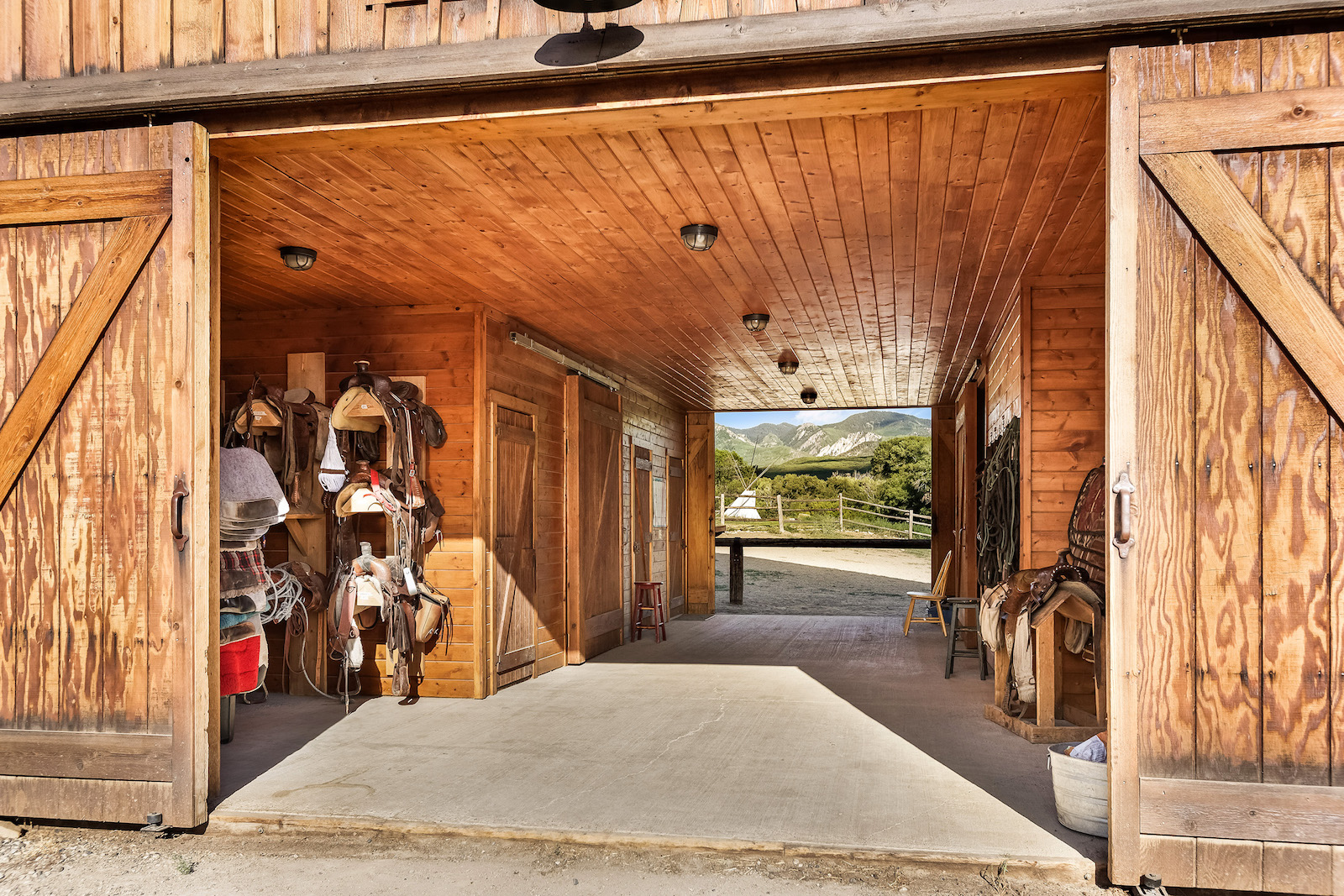 smith fork ranch horse barn Photo courtesy of Coldwell Banker Mason Morse
