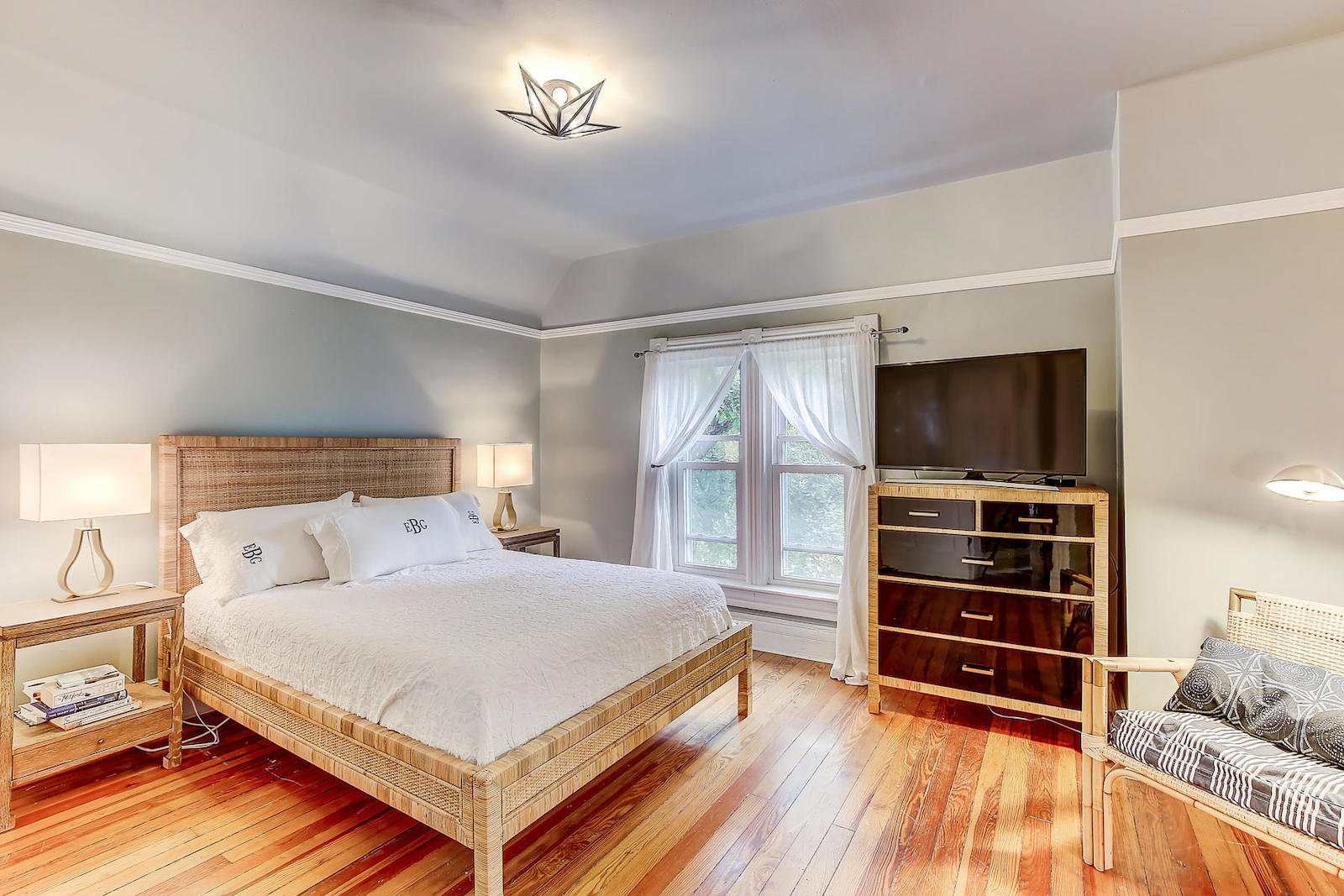 2222 irving master bed photo courtesy of live urban real estate