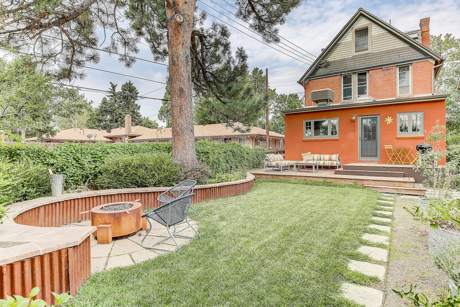 2222 Irving backyard Photo courtesy of Live Urban Real Estate