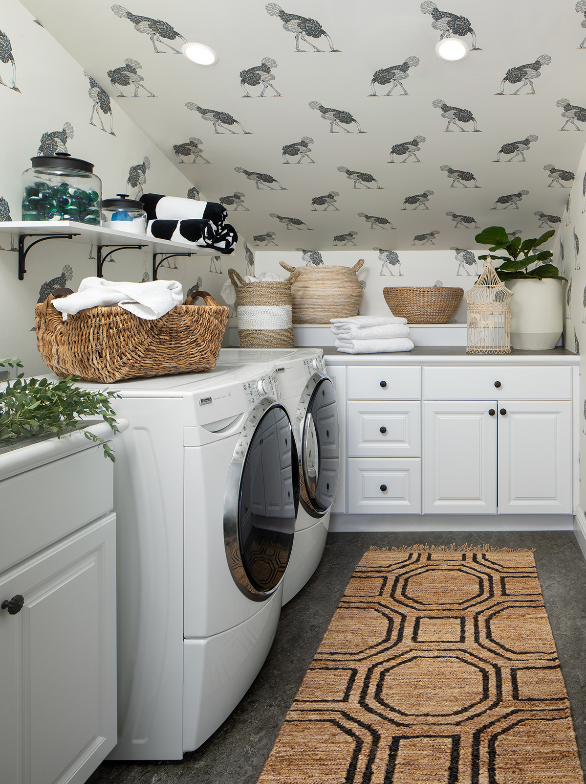 Laundry Link: 9 Laundry Rooms That Will Make You Want To Sort and Fold ...