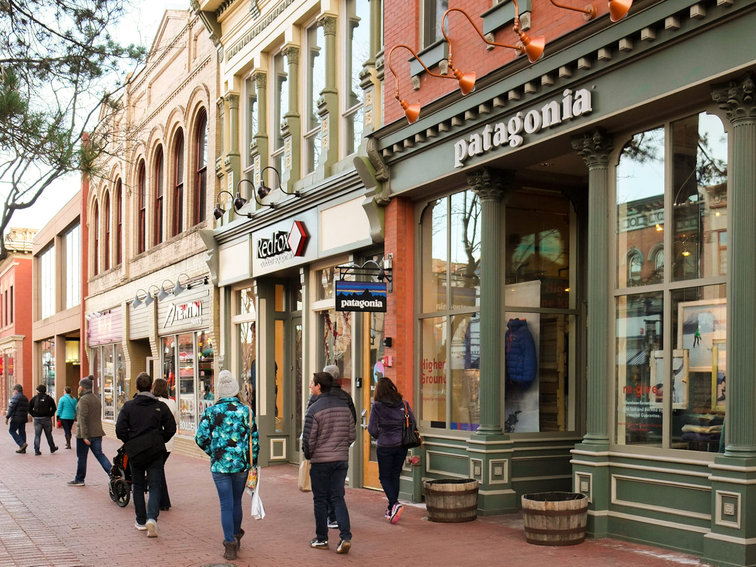 Boulder s Pearl Street Has Become The Rodeo Drive Of Outdoor Apparel