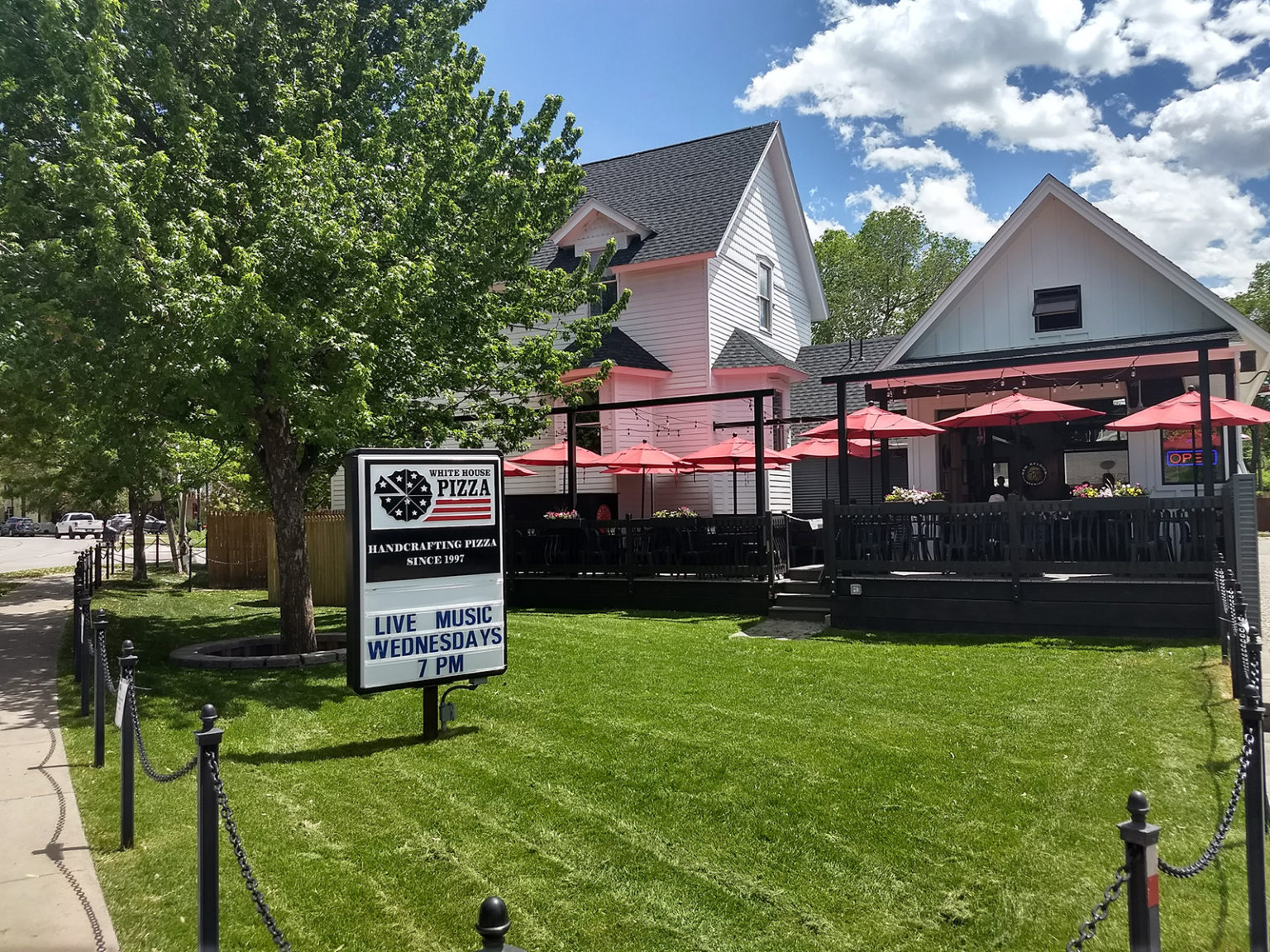 RoadTrip Restaurant White House Pizza in Carbondale 5280