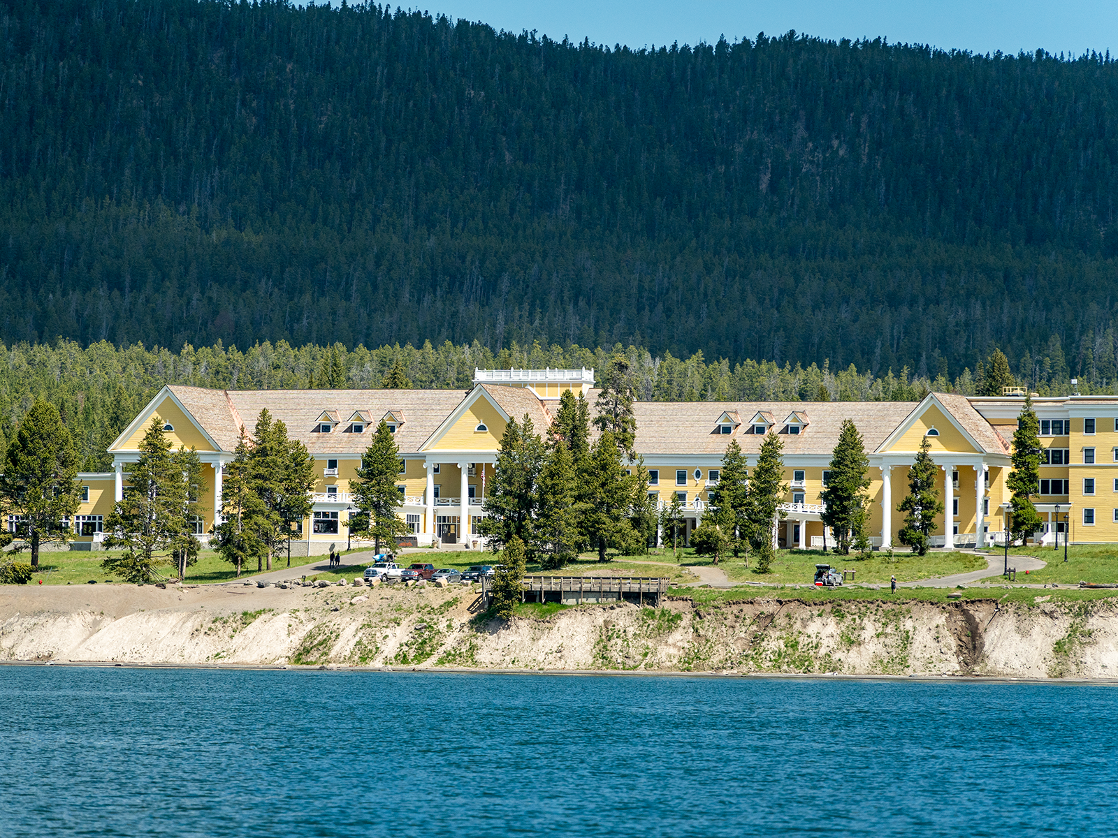 Lake Yellowstone Hotel