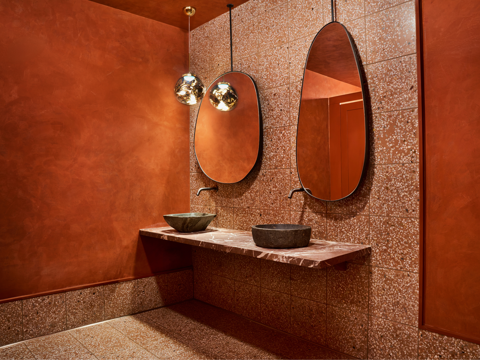 understate luxurious bathrooms at FiNo