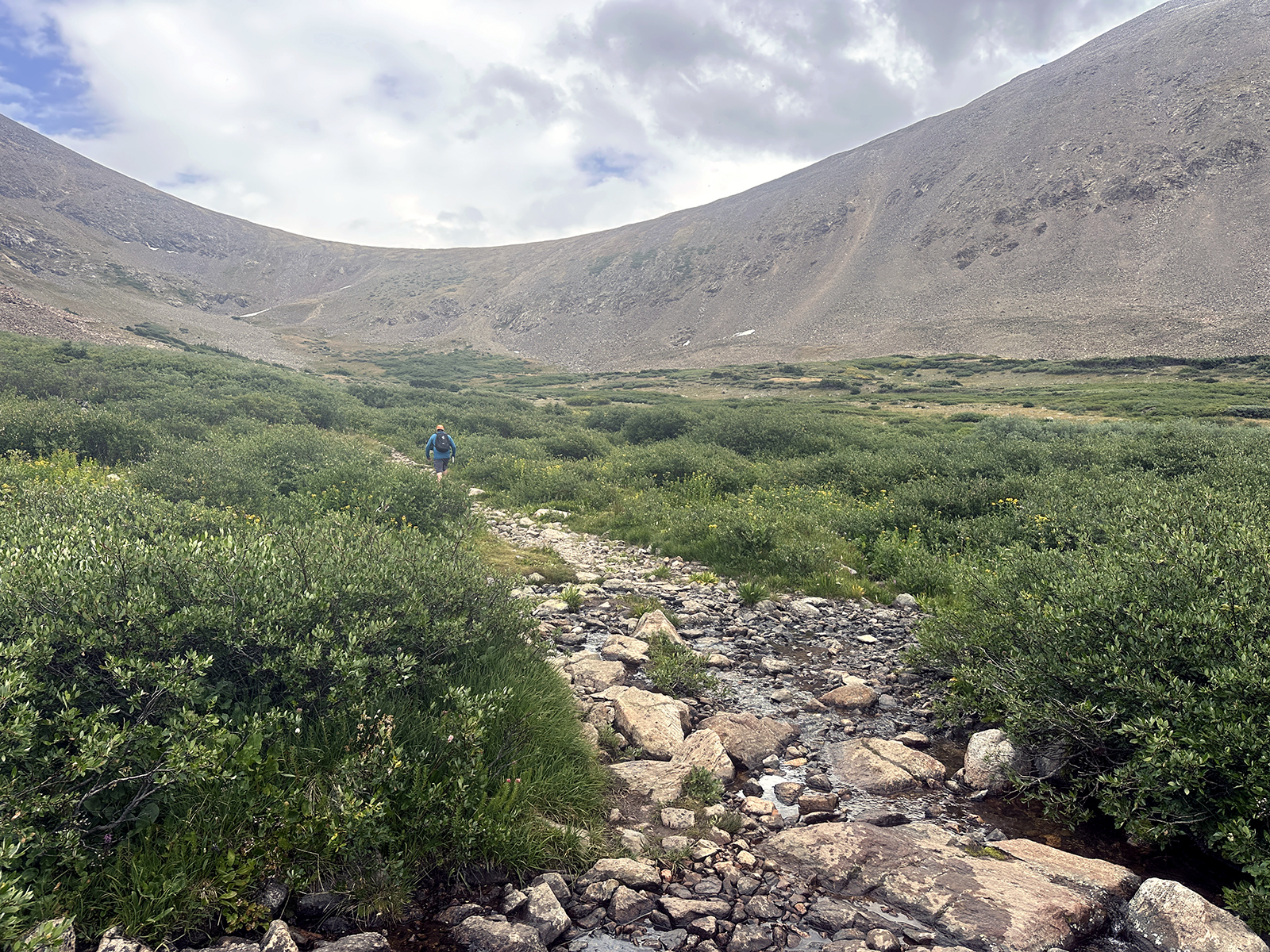 A mountainous amphitheater on the way to Chihuahua Lake