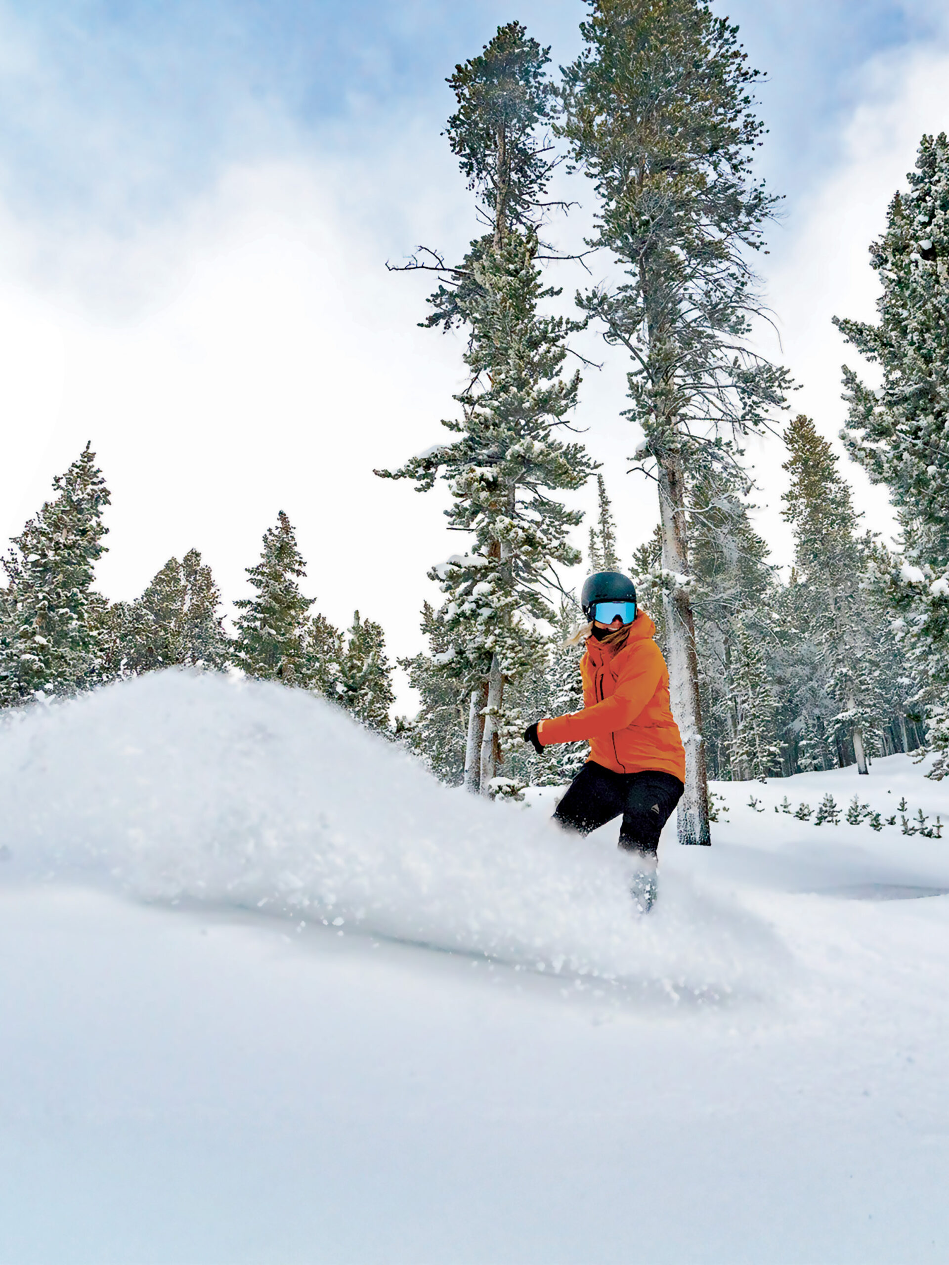 A snowboarder slicing powder at Keystone Resort