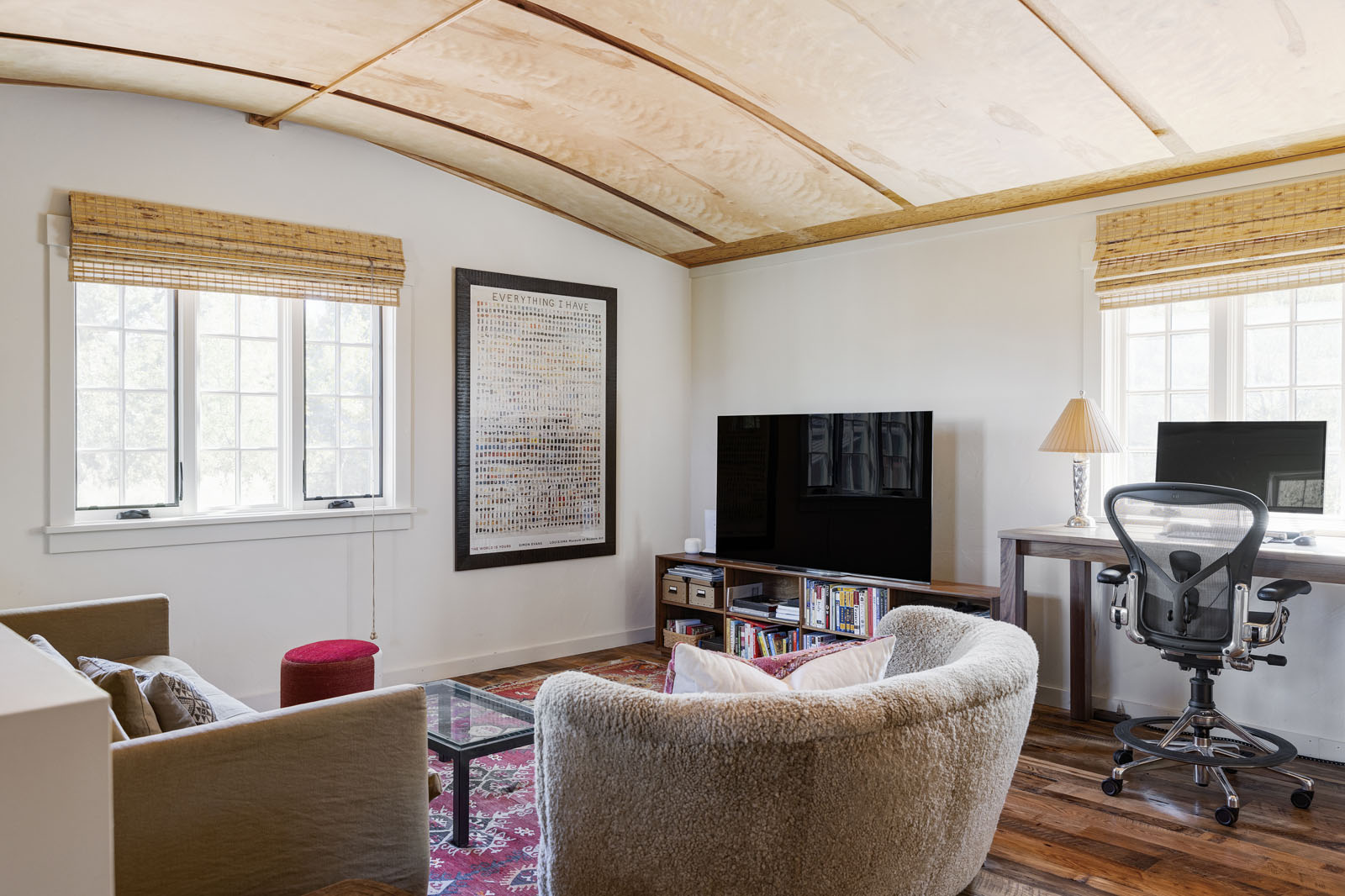 Living room with an arched ceiling