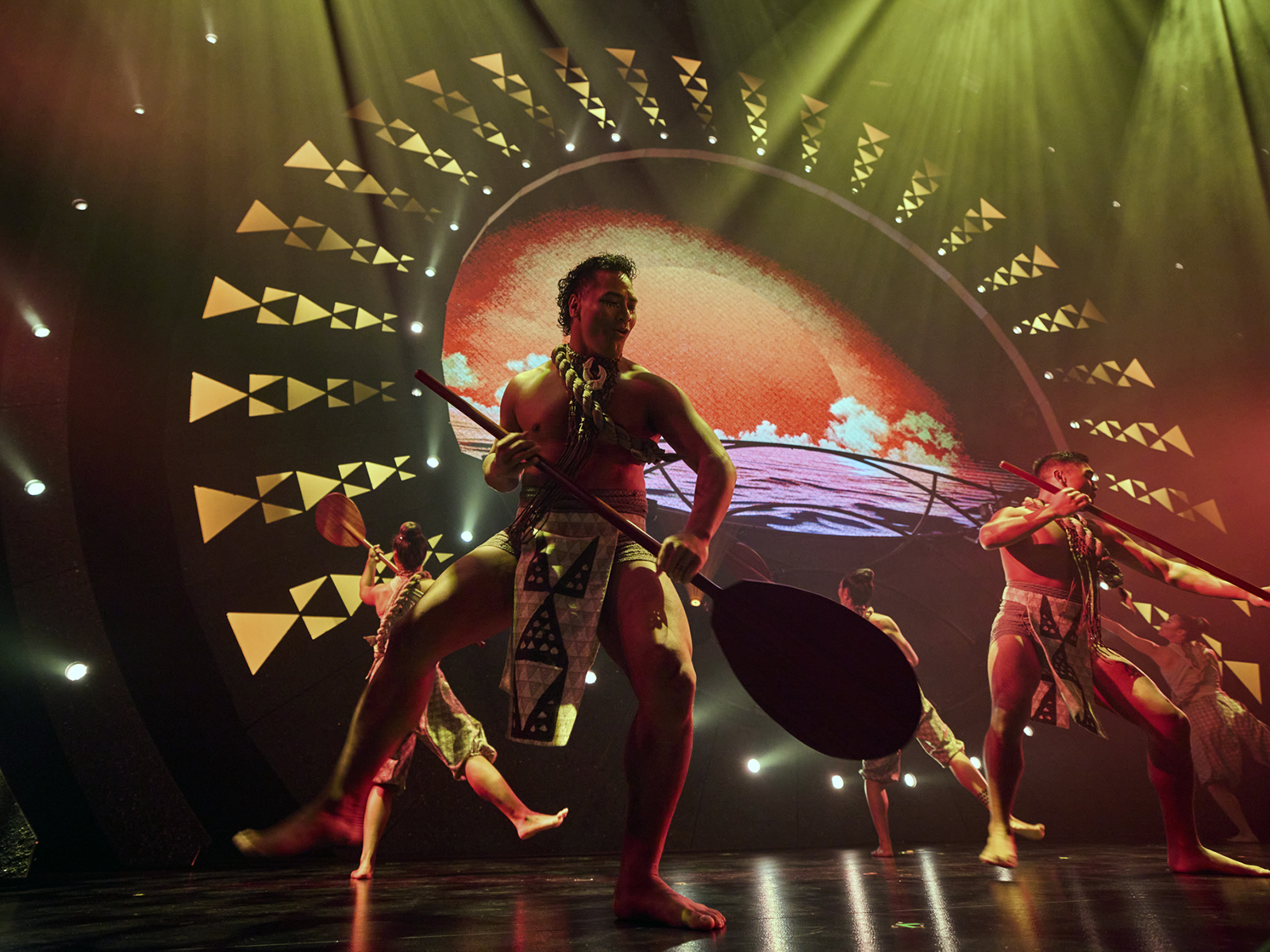 Performance of ʻAuana by Cirque du Soleil