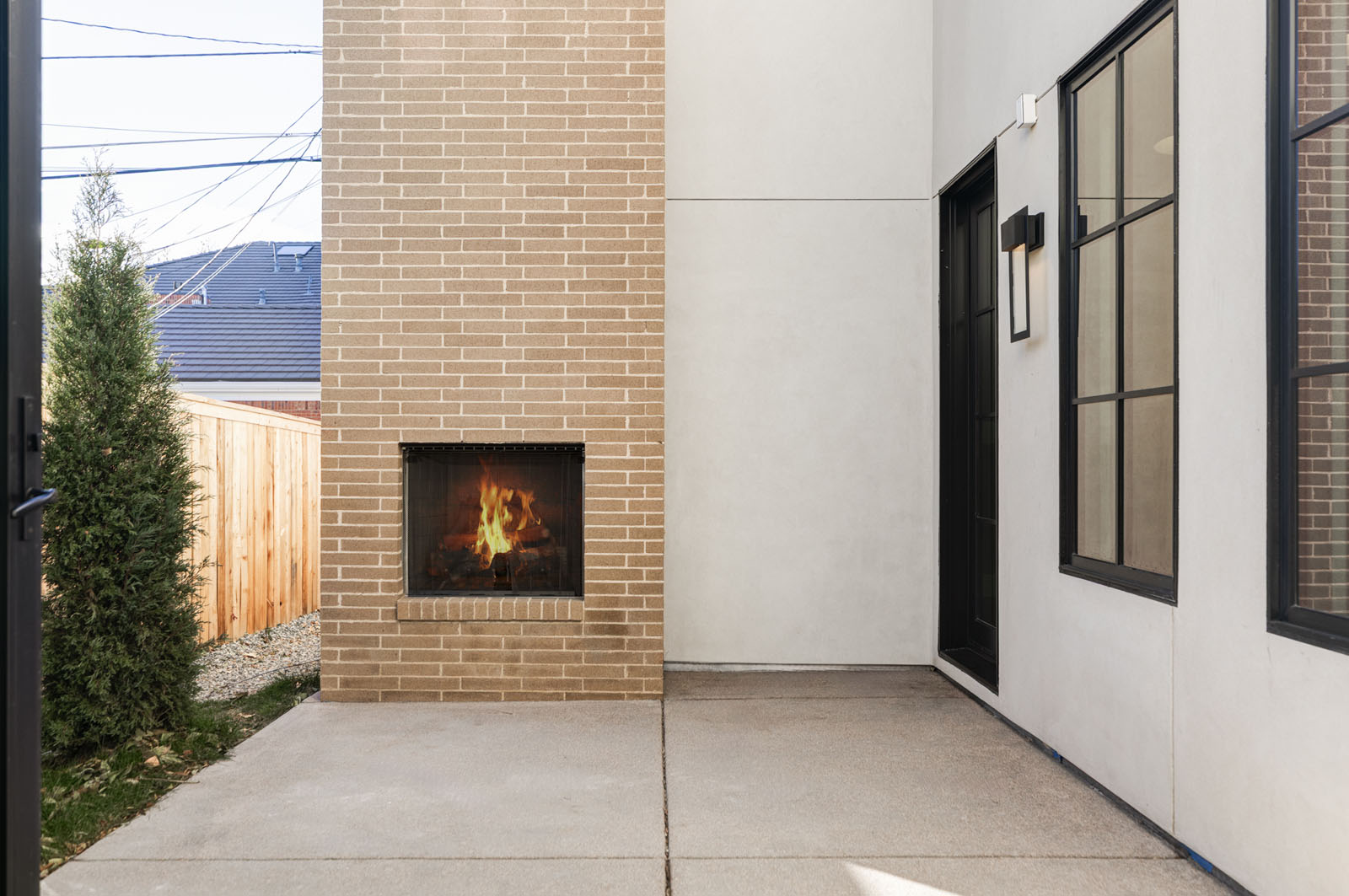 Outdoor fireplace
