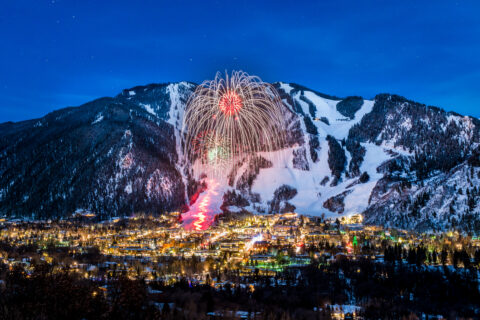 Fireworks over Aspen Mountain and the Wintersköl torchlight parade