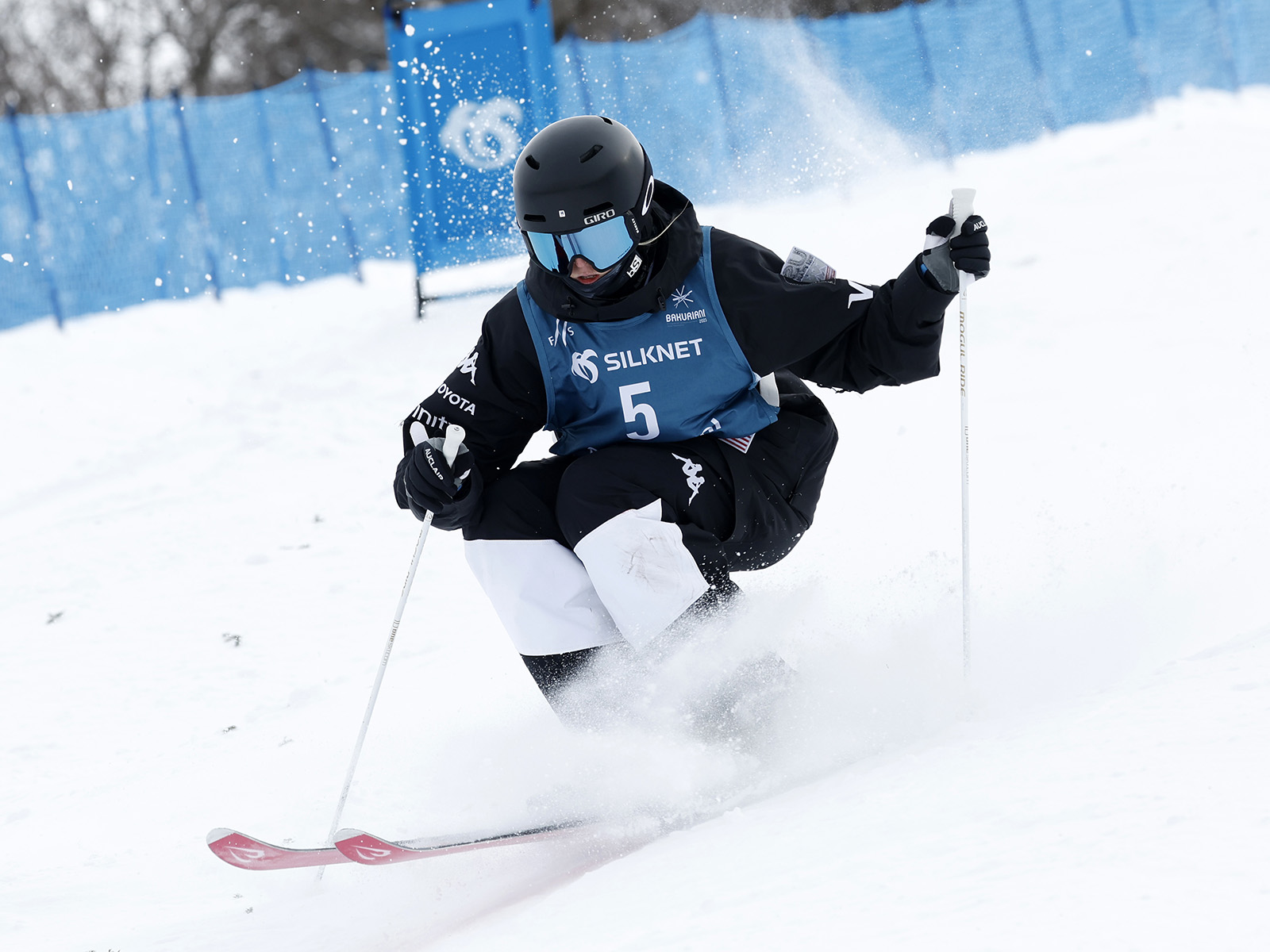 Elizabeth Lemley skiing moguls