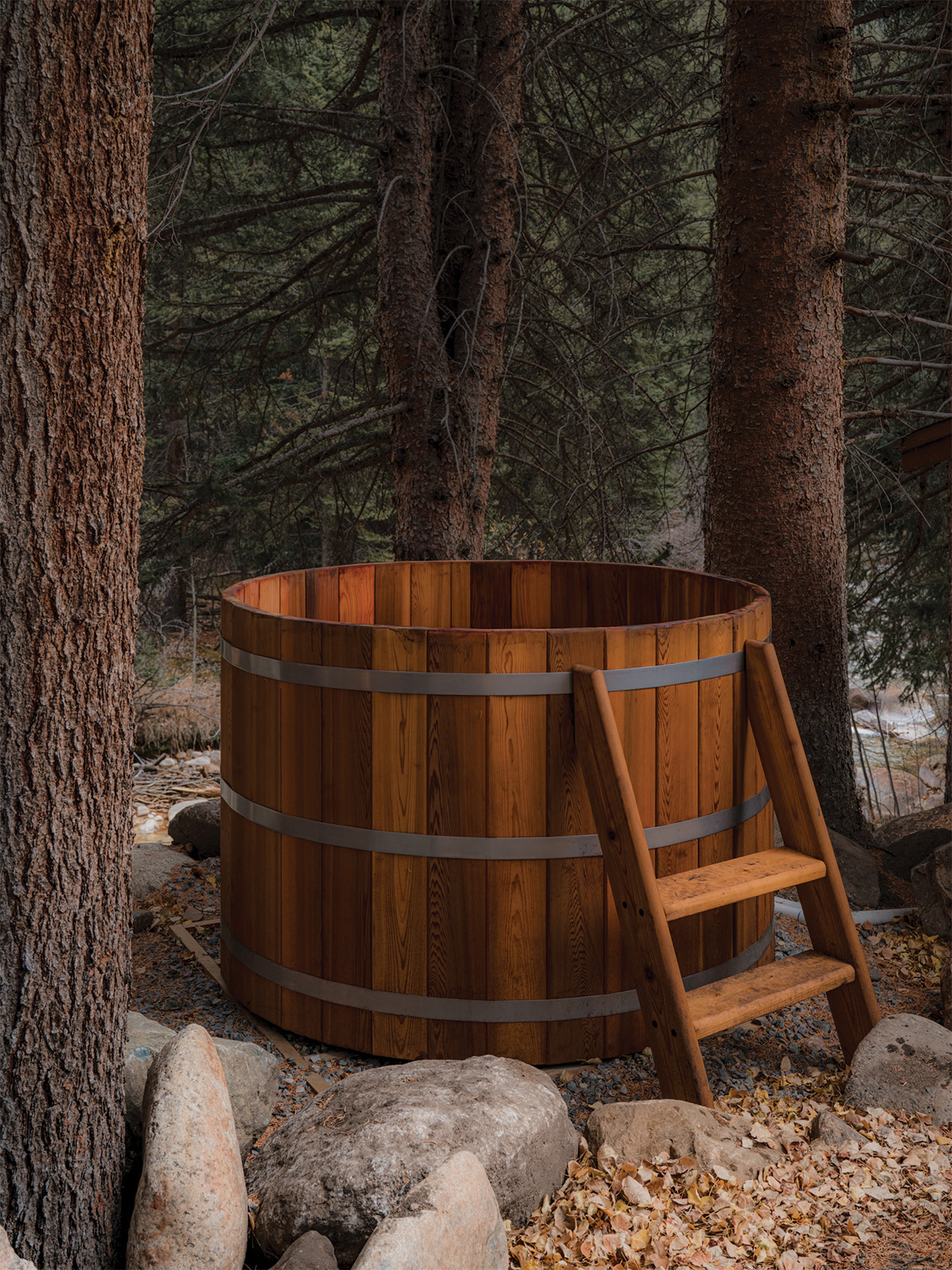 A cedar hot tub at Tumbling River Ranch in Colorado