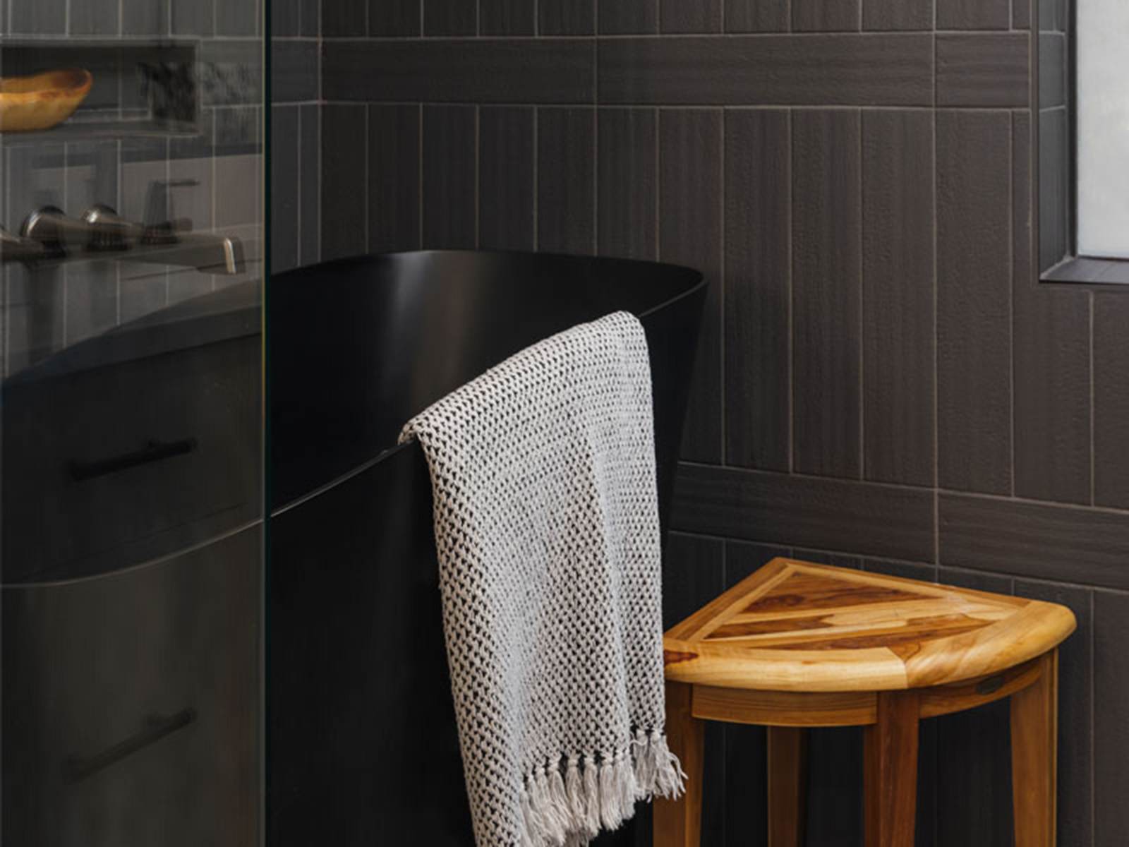 Black Japanese soaking tub